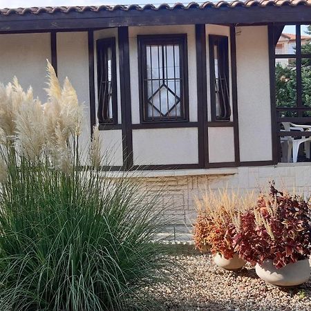 Motivi Cottage Saints Constantine and Helena Bagian luar foto