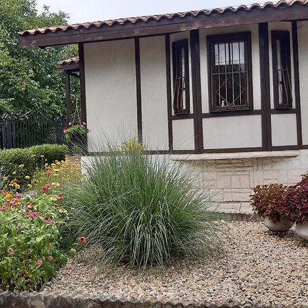Motivi Cottage Saints Constantine and Helena Bagian luar foto