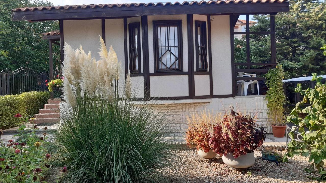 Motivi Cottage Saints Constantine and Helena Bagian luar foto