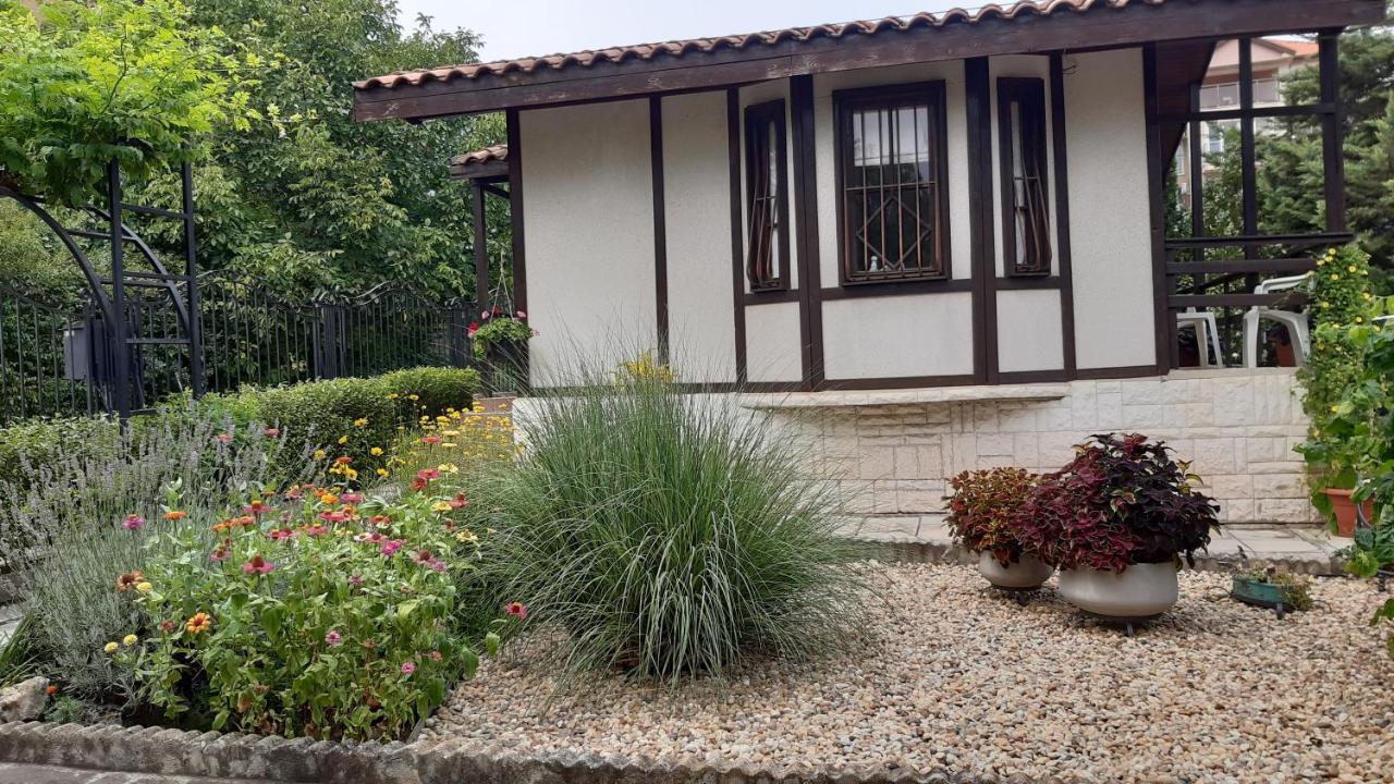Motivi Cottage Saints Constantine and Helena Bagian luar foto